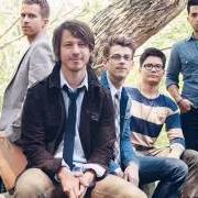 Der musikalische text ALL FALLS EMPTY von TENTH AVENUE NORTH ist auch in dem Album vorhanden Don't look back (2007)