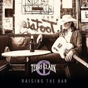 Der musikalische text AS LONG AS THERE'S A BAR von TERRI CLARK ist auch in dem Album vorhanden Raising the bar (2018)