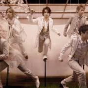 Der musikalische text DANCE IN THE DARK von ARASHI ist auch in dem Album vorhanden Love (2013)