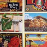 Der musikalische text LOVE SURROUNDS ME von THE BEACH BOYS ist auch in dem Album vorhanden L.A. (light album) (1979)