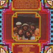 Der musikalische text LET'S PUT OUR HEARTS TOGETHER von THE BEACH BOYS ist auch in dem Album vorhanden Love you (1977)