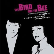 Der musikalische text MANEATER von THE BIRD AND THE BEE ist auch in dem Album vorhanden Interpreting the masters volume 1: a tribute to daryl hall and john oates (2010)