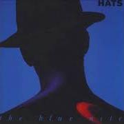 Der musikalische text HEADLIGHTS ON THE PARADE von THE BLUE NILE ist auch in dem Album vorhanden Hats (1998)