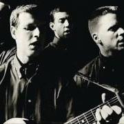 Der musikalische text HOOTENANNY SATURDAY NIGHT - (BONUS TRACK) von THE BROTHERS FOUR ist auch in dem Album vorhanden Sing of our times / the honey wind blows (1964)