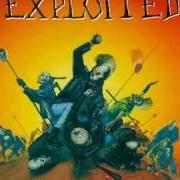 Der musikalische text PORNO SLUT von THE EXPLOITED ist auch in dem Album vorhanden The massacre (1990)