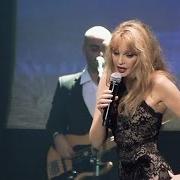 Der musikalische text BESAME MUCHO von ARIELLE DOMBASLE ist auch in dem Album vorhanden Amor amor (2004)