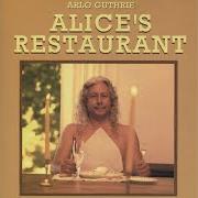 Der musikalische text CHILLING OF THE EVENING von ARLO GUTHRIE ist auch in dem Album vorhanden Alice's restaurant - the massacree revisted (1996)