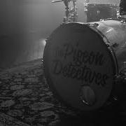 Der musikalische text WOLVES von THE PIGEON DETECTIVES ist auch in dem Album vorhanden Broken glances (2017)