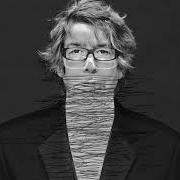 Der musikalische text WRONG TRAIN von THE PSYCHEDELIC FURS ist auch in dem Album vorhanden Made of rain (2020)