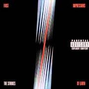 Der musikalische text ASK ME ANYTHING von THE STROKES ist auch in dem Album vorhanden First impressions of earth (2006)