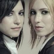 Der musikalische text REVENGE IS SWEETER (THAN YOU EVER WERE) von THE VERONICAS ist auch in dem Album vorhanden Hook me up (2007)