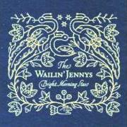 Der musikalische text ACROSS THE SEA von THE WAILIN' JENNYS ist auch in dem Album vorhanden Bright morning stars (2011)