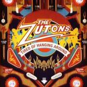 Der musikalische text SOMEONE WATCHING OVER ME von THE ZUTONS ist auch in dem Album vorhanden Tired of hanging around (2006)