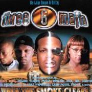 Der musikalische text BARRIN YOU B**HES von THREE 6 MAFIA ist auch in dem Album vorhanden When the smoke clears (2000)