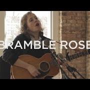 Der musikalische text BRAMBLE ROSE von TIFT MERRITT ist auch in dem Album vorhanden Bramble rose (2002)