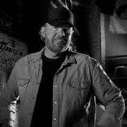 Der musikalische text I LIKE GIRLS THAT DRINK BEER von TOBY KEITH ist auch in dem Album vorhanden Hope on the rocks (2012)