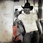 Der musikalische text WORDS GET IN THE WAY von TRACE ADKINS ist auch in dem Album vorhanden Dangerous man (2006)