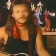 Der musikalische text DRIFT OFF TO DREAM von TRAVIS TRITT ist auch in dem Album vorhanden Country club (1990)