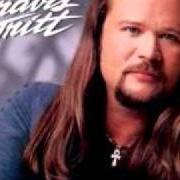 Der musikalische text IF THE FALL DON'T KILL YOU von TRAVIS TRITT ist auch in dem Album vorhanden Down the road i go (2000)