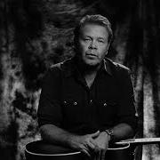 Der musikalische text BROKEN HEARTS CAN FLY von TROY CASSAR-DALEY ist auch in dem Album vorhanden The world today (2021)