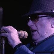 Der musikalische text EVERY TIME I SEE A RIVER von VAN MORRISON ist auch in dem Album vorhanden Keep me singing (2016)