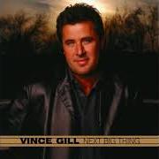 Der musikalische text THE SUN'S GONNA SHINE ON YOU von VINCE GILL ist auch in dem Album vorhanden Next big thing (2003)