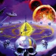 Der musikalische text SPACE INVADERS (INTRO) von WHITE SKULL ist auch in dem Album vorhanden The xiii skull (2004)