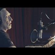 Der musikalische text JUST THE WAY YOU ARE von WILLIE NELSON ist auch in dem Album vorhanden Ride me back home (2019)