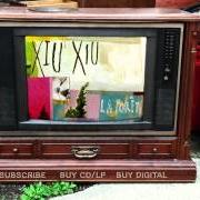 Der musikalische text ALE von XIU XIU ist auch in dem Album vorhanden La foret (2005)