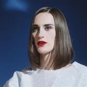 Der musikalische text COMPLÈTEMENT FOU von YELLE ist auch in dem Album vorhanden Complètement fou (2014)