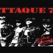 Der musikalische text SOLA EN LA CANCHA von ATTAQUE 77 ist auch in dem Album vorhanden Dulce navidad (1989)