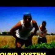 Der musikalische text LORO NON CAPIRANNO von SUD SOUND SYSTEM ist auch in dem Album vorhanden Reggae party (1999)