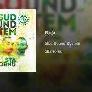 Der musikalische text DAY BY DAY von SUD SOUND SYSTEM ist auch in dem Album vorhanden Sta tornu (2014)