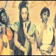 Der musikalische text MAMAS OF THE MAMAS (LES MAMAS DES MAMAS) von ZAP MAMA ist auch in dem Album vorhanden Sabsylma (1994)