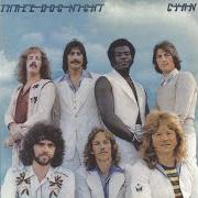 Der musikalische text HAPPY SONG von THREE DOG NIGHT ist auch in dem Album vorhanden Cyan (1973)