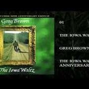 Der musikalische text THE TRAIN CARRYING JIMMIE RODGERS HOME von GREG BROWN ist auch in dem Album vorhanden Iowa waltz (1981)