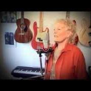 Der musikalische text LOVE ME TENDER von PETULA CLARK ist auch in dem Album vorhanden Lost in you (2013)