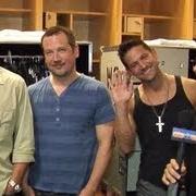 Der musikalische text GIRLS NIGHT OUT von 98 DEGREES ist auch in dem Album vorhanden 2.0 (2013)