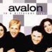 Der musikalische text LET YOUR LOVE von AVALON ist auch in dem Album vorhanden In a different light (1999)