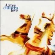 Der musikalische text EVERYBODY IS A NUMBER ONE von AZTEC CAMERA ist auch in dem Album vorhanden Love (1987)