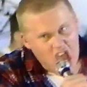 Der musikalische text HÄSSLICH, BRUTAL UND GEWALTTÄTIG von BÖHSE ONKELZ ist auch in dem Album vorhanden Böse menschen - böse lieder (1985)