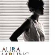 Der musikalische text DARKNESS DESCENDS von LAURA MARLING ist auch in dem Album vorhanden I speak because i can (2010)