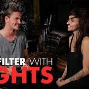 Der musikalische text UP WE GO von LIGHTS ist auch in dem Album vorhanden Little machines (2014)