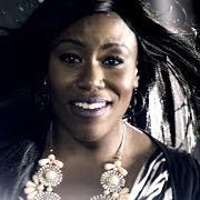 Der musikalische text CRADLE ME (PATSY'S LULLABY) von MANDISA ist auch in dem Album vorhanden Overcomer (2013)