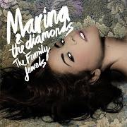 Der musikalische text HERMIT THE FROG von MARINA ist auch in dem Album vorhanden Family jewels (2010)