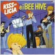 Der musikalische text ANDREA E GIULIANO von BEE HIVE ist auch in dem Album vorhanden Kiss me licia e i bee hive (1985)