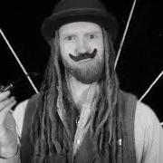 Der musikalische text PULLING TEETH von NEWTON FAULKNER ist auch in dem Album vorhanden Write it on your skin (2012)