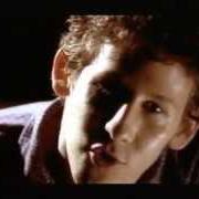 Der musikalische text BURN TO SHINE von BEN LEE ist auch in dem Album vorhanden Breathing tornados (1998)