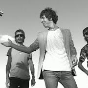 Der musikalische text CARRETERAS INFINITAS von SIDONIE ist auch in dem Album vorhanden El peor grupo del mundo (2016)