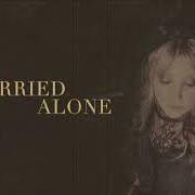 Der musikalische text HOW'D I END UP LONELY AGAIN von SUNNY SWEENEY ist auch in dem Album vorhanden Married alone (2022)